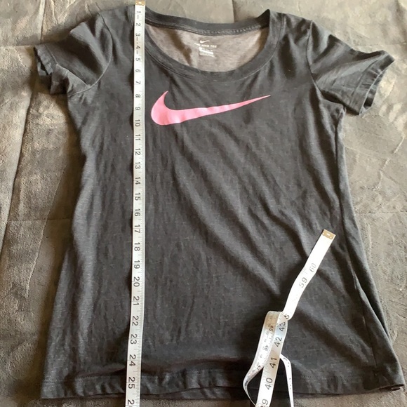 Like new! Nike tee. - Picture 4 of 4